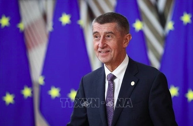 PM extends congratulations to new Czech counterpart